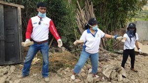 Generations For Peace volunteers helping with Nepal Earthquake relief efforts