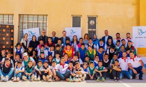 Group photo of volunteers, school students and staff with Orange CEO Jérôme Henique
