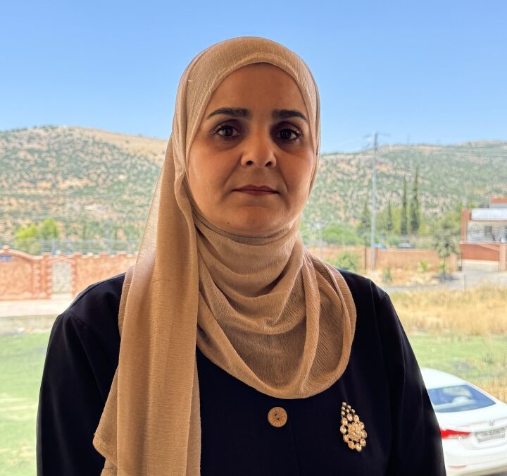 كيف يمكن للحوار والتربية الإيجابية إيجاد علاقات أُسرية متينة؟